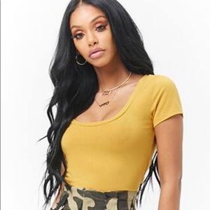 Scoop Neck Cropped Tee